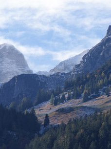 Beim Wandern im Berchtesgadener Land blickt man immer wieder auf traumhafte Landschaften und atemberaubende Gipfel