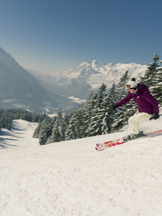 Skifahren bei strahlendem Sonnenschein am Hochschwarzeck während des Winterurlaubs in Bertesgaden